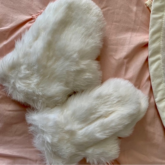 The Children’s Place -Girls 4T Furry Jacket & Fur Gloves -Size 4T - Picture 4 of 7